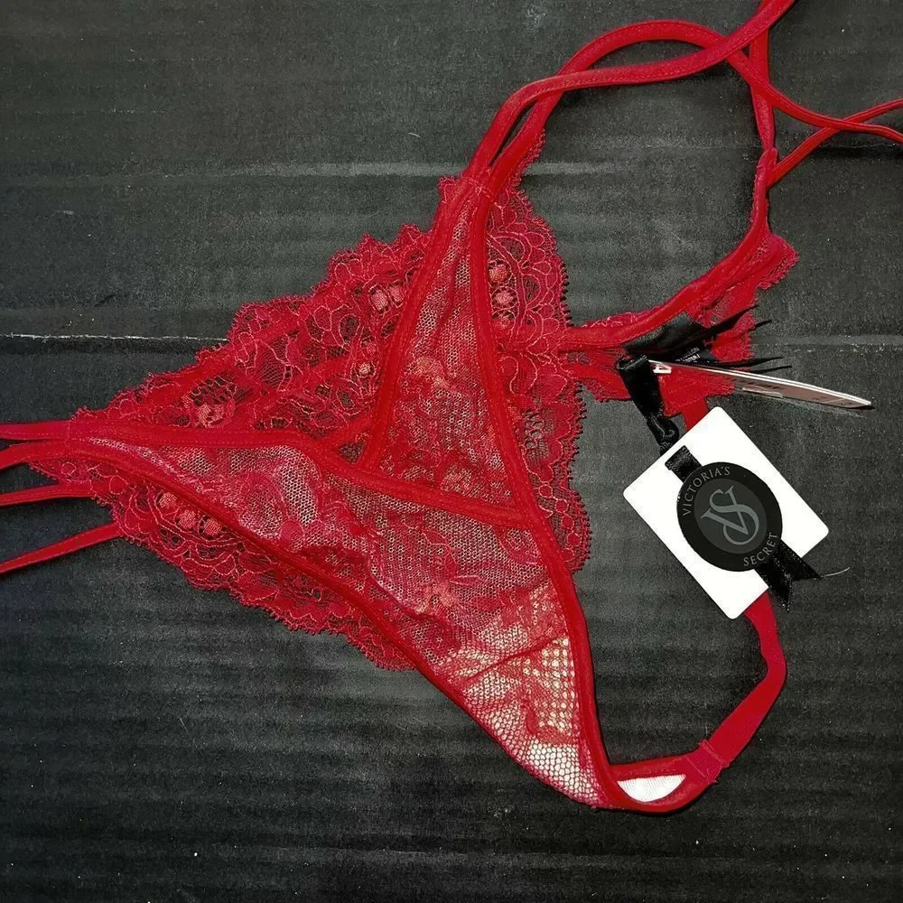 NWT Victoria's Secret DESIGNER COLLECTION LUXE M thong strappy RED lace white